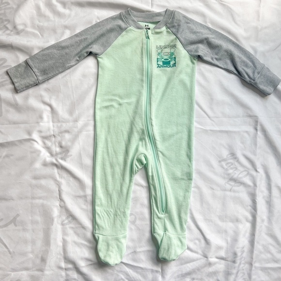 Under Armour Other - Under Armour Green & Grey Logo Print Zip Up Footie Size 9-12 Months
